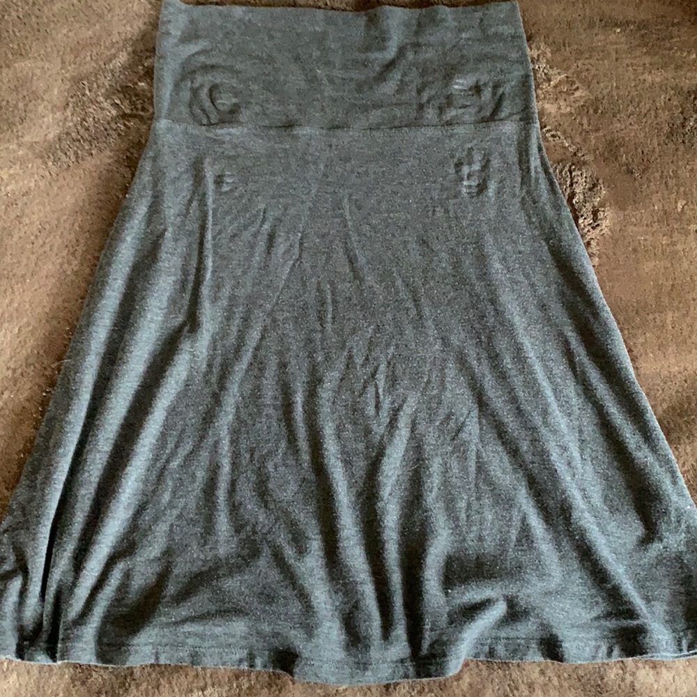 grey skirt